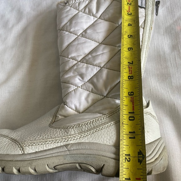 UGG Australia white snow boots 5184 sz 10 - Picture 8 of 11